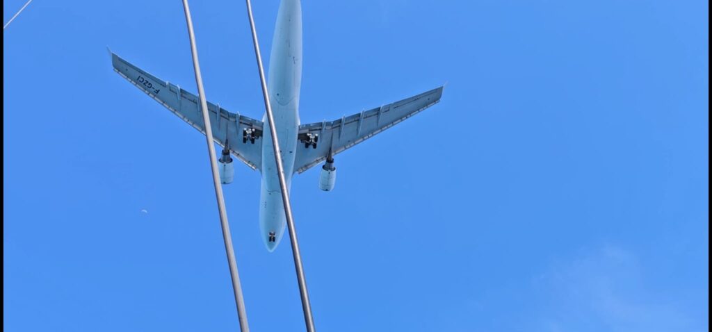 Planes Landing at SXM Runway 10